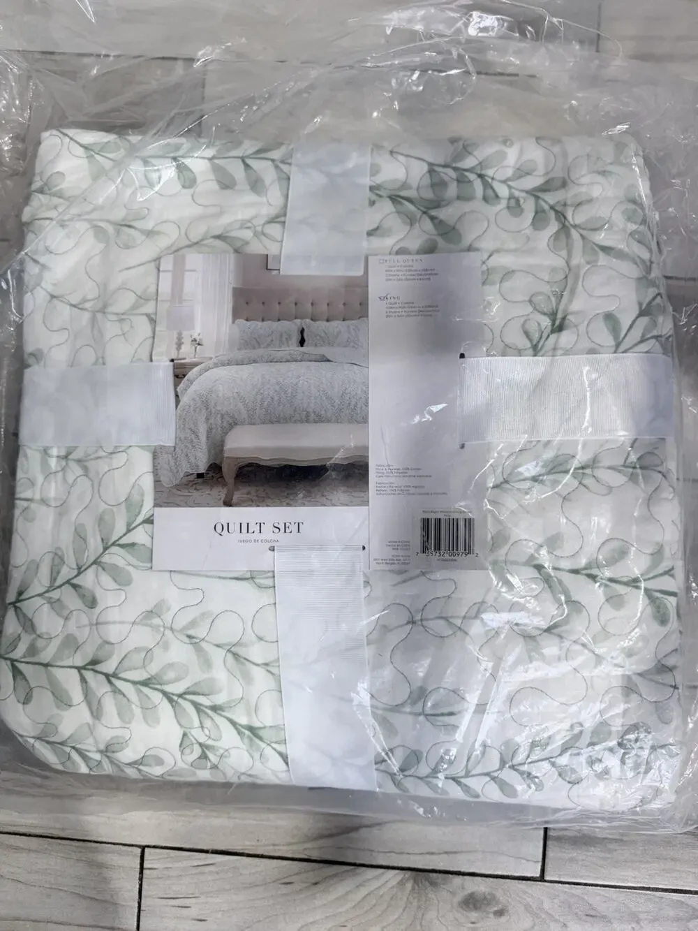 VCNY Home Floral Bright White Iceberg Green Quilt Set King Size
